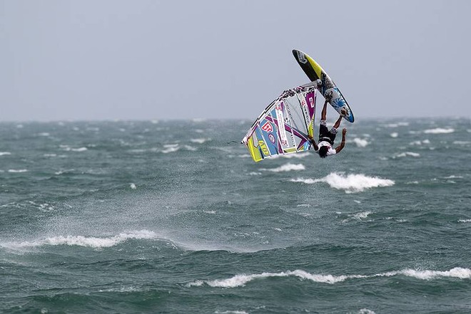 Air Chacho bail out - Vietnam PWA Grand Slam ©  John Carter / PWA http://www.pwaworldtour.com